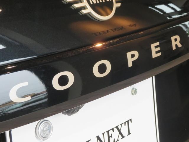 ＭＩＮＩ クーパーＣ　フェイバリット・トリム　１７インチ純正ホイール　ステアリングヒーター　ワンオーナー　禁煙車　アダプティブクルーズコントロール　衝突被害軽減ブレーキ　パーキングアシスト　純正ナビ　バックモニター（19枚目）