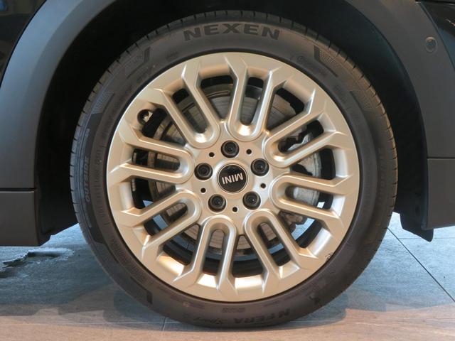 ＭＩＮＩ クーパーＣ　フェイバリット・トリム　１７インチ純正ホイール　ステアリングヒーター　ワンオーナー　禁煙車　アダプティブクルーズコントロール　衝突被害軽減ブレーキ　パーキングアシスト　純正ナビ　バックモニター（21枚目）