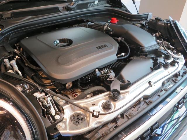 ＭＩＮＩ クーパーＣ　フェイバリット・トリム　１７インチ純正ホイール　ステアリングヒーター　ワンオーナー　禁煙車　アダプティブクルーズコントロール　衝突被害軽減ブレーキ　パーキングアシスト　純正ナビ　バックモニター（68枚目）