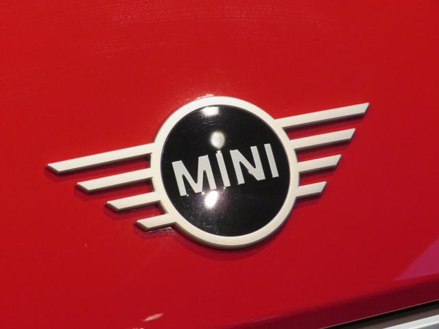 ＭＩＮＩ クーパーＳ　フェイバリット・トリム　１８インチアロイホイール　アラウンドビューモニター　ワンオーナー　禁煙車　アダプティブクルーズコントロール　衝突被害軽減ブレーキ　パーキングアシスト　レーンキープアシスト　ドライブレコーダー（10枚目）