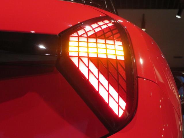 ＭＩＮＩ クーパーＳ　フェイバリット・トリム　１８インチアロイホイール　アラウンドビューモニター　ワンオーナー　禁煙車　アダプティブクルーズコントロール　衝突被害軽減ブレーキ　パーキングアシスト　レーンキープアシスト　ドライブレコーダー（13枚目）