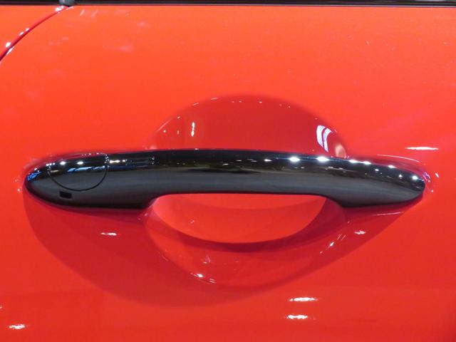 ＭＩＮＩ クーパーＳ　フェイバリット・トリム　１８インチアロイホイール　アラウンドビューモニター　ワンオーナー　禁煙車　アダプティブクルーズコントロール　衝突被害軽減ブレーキ　パーキングアシスト　レーンキープアシスト　ドライブレコーダー（18枚目）