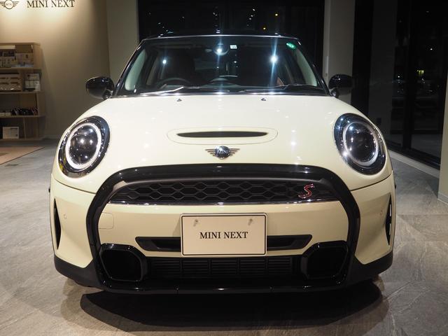 ＭＩＮＩ クーパーＳ　クラシック・トリム　ワンオーナー　禁煙車　パーキングアシスト　リヤビューカメラ　車線逸脱警告　本革シート　シートヒーター　Ａｐｐｌｅ　ＣａｒＰｌａｙ　オートライト　電動格納ミラー　障害物センサー（2枚目）