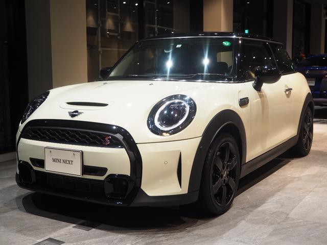 ＭＩＮＩ クーパーＳ　クラシック・トリム　ワンオーナー　禁煙車　パーキングアシスト　リヤビューカメラ　車線逸脱警告　本革シート　シートヒーター　Ａｐｐｌｅ　ＣａｒＰｌａｙ　オートライト　電動格納ミラー　障害物センサー（9枚目）
