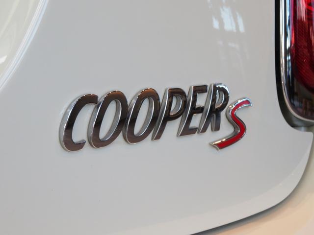 ＭＩＮＩ クーパーＳ　クラシック・トリム　ワンオーナー　禁煙車　パーキングアシスト　リヤビューカメラ　車線逸脱警告　本革シート　シートヒーター　Ａｐｐｌｅ　ＣａｒＰｌａｙ　オートライト　電動格納ミラー　障害物センサー（10枚目）