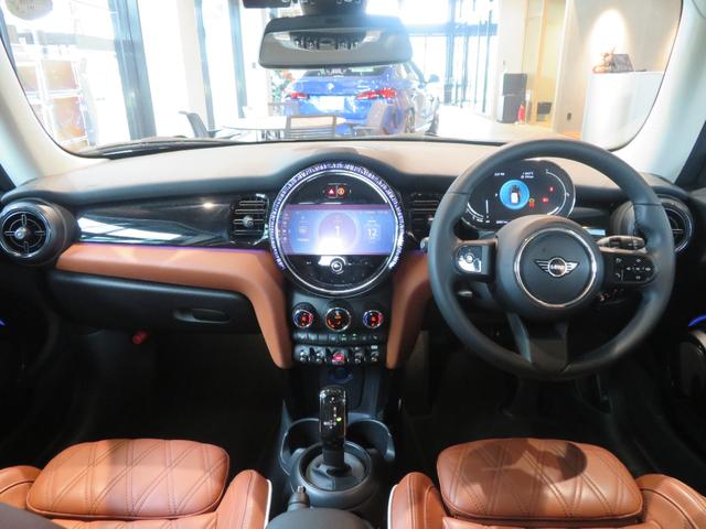 ＭＩＮＩ クーパーＳ　クラシック・トリム　ワンオーナー　禁煙車　パーキングアシスト　リヤビューカメラ　車線逸脱警告　本革シート　シートヒーター　Ａｐｐｌｅ　ＣａｒＰｌａｙ　オートライト　電動格納ミラー　障害物センサー（17枚目）