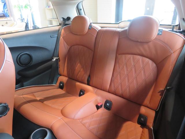 ＭＩＮＩ クーパーＳ　クラシック・トリム　ワンオーナー　禁煙車　パーキングアシスト　リヤビューカメラ　車線逸脱警告　本革シート　シートヒーター　Ａｐｐｌｅ　ＣａｒＰｌａｙ　オートライト　電動格納ミラー　障害物センサー（21枚目）