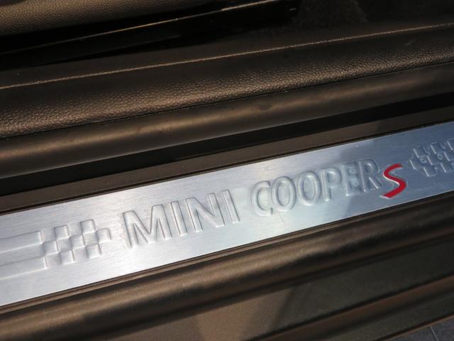 ＭＩＮＩ クーパーＳ　クラシック・トリム　ワンオーナー　禁煙車　パーキングアシスト　リヤビューカメラ　車線逸脱警告　本革シート　シートヒーター　Ａｐｐｌｅ　ＣａｒＰｌａｙ　オートライト　電動格納ミラー　障害物センサー（52枚目）