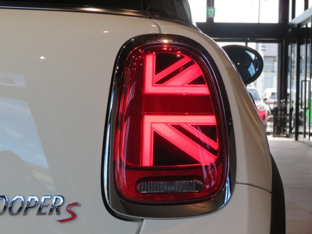 ＭＩＮＩ クーパーＳ　クラシック・トリム　ワンオーナー　禁煙車　パーキングアシスト　リヤビューカメラ　車線逸脱警告　本革シート　シートヒーター　Ａｐｐｌｅ　ＣａｒＰｌａｙ　オートライト　電動格納ミラー　障害物センサー（65枚目）