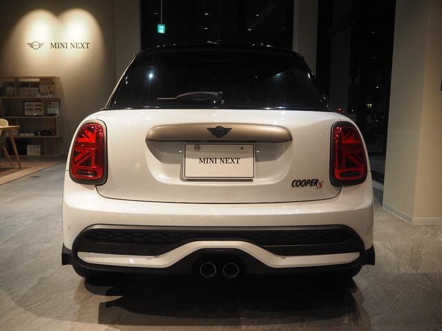 ＭＩＮＩ クーパーＳ　レゾリュート・エディション　特別仕様車　ワンオーナー　禁煙車　本革シート　シートヒーター　Ａｐｐｌｅ　ＣａｒＰｌａｙ　ドライブレコーダー　パーキングアシスト　車線逸脱警告　ランフラットタイヤ　障害物センサー（3枚目）