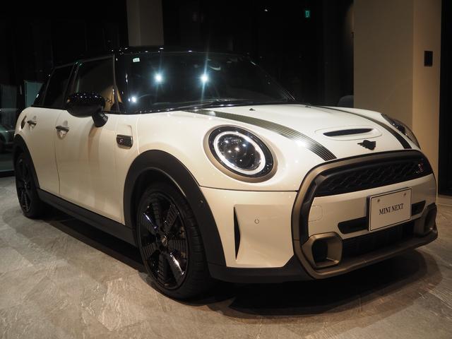 ＭＩＮＩ クーパーＳ　レゾリュート・エディション　特別仕様車　ワンオーナー　禁煙車　本革シート　シートヒーター　Ａｐｐｌｅ　ＣａｒＰｌａｙ　ドライブレコーダー　パーキングアシスト　車線逸脱警告　ランフラットタイヤ　障害物センサー（4枚目）