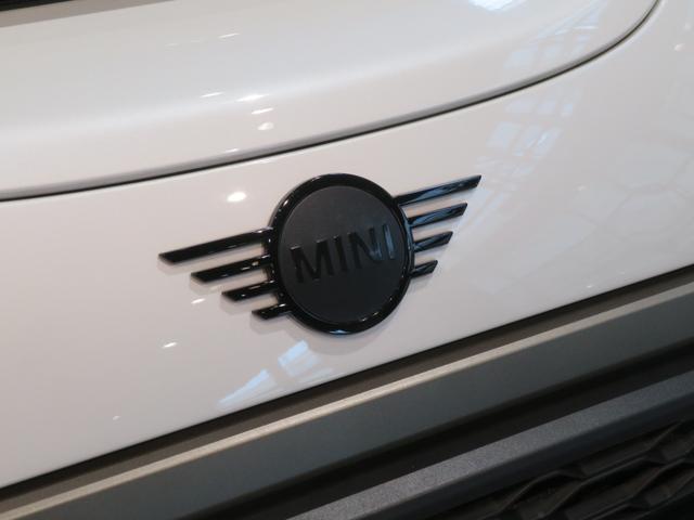 ＭＩＮＩ クーパーＳ　レゾリュート・エディション　特別仕様車　ワンオーナー　禁煙車　本革シート　シートヒーター　Ａｐｐｌｅ　ＣａｒＰｌａｙ　ドライブレコーダー　パーキングアシスト　車線逸脱警告　ランフラットタイヤ　障害物センサー（10枚目）