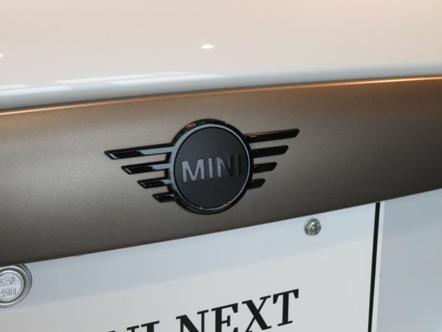 ＭＩＮＩ クーパーＳ　レゾリュート・エディション　特別仕様車　ワンオーナー　禁煙車　本革シート　シートヒーター　Ａｐｐｌｅ　ＣａｒＰｌａｙ　ドライブレコーダー　パーキングアシスト　車線逸脱警告　ランフラットタイヤ　障害物センサー（11枚目）