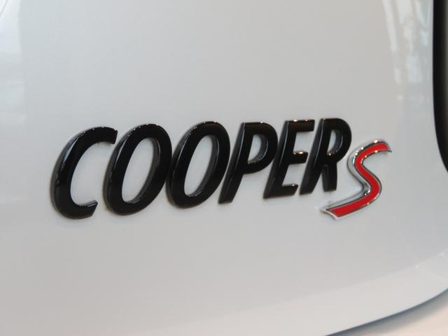 ＭＩＮＩ クーパーＳ　レゾリュート・エディション　特別仕様車　ワンオーナー　禁煙車　本革シート　シートヒーター　Ａｐｐｌｅ　ＣａｒＰｌａｙ　ドライブレコーダー　パーキングアシスト　車線逸脱警告　ランフラットタイヤ　障害物センサー（12枚目）