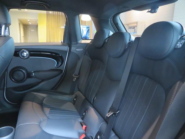 ＭＩＮＩ クーパーＳ　レゾリュート・エディション　特別仕様車　ワンオーナー　禁煙車　本革シート　シートヒーター　Ａｐｐｌｅ　ＣａｒＰｌａｙ　ドライブレコーダー　パーキングアシスト　車線逸脱警告　ランフラットタイヤ　障害物センサー（27枚目）