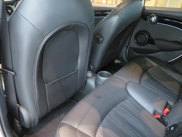 ＭＩＮＩ クーパーＳ　レゾリュート・エディション　特別仕様車　ワンオーナー　禁煙車　本革シート　シートヒーター　Ａｐｐｌｅ　ＣａｒＰｌａｙ　ドライブレコーダー　パーキングアシスト　車線逸脱警告　ランフラットタイヤ　障害物センサー（28枚目）