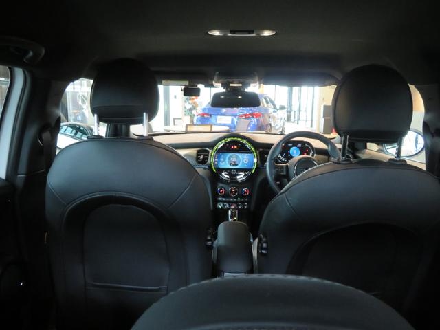 ＭＩＮＩ クーパーＳ　レゾリュート・エディション　特別仕様車　ワンオーナー　禁煙車　本革シート　シートヒーター　Ａｐｐｌｅ　ＣａｒＰｌａｙ　ドライブレコーダー　パーキングアシスト　車線逸脱警告　ランフラットタイヤ　障害物センサー（29枚目）