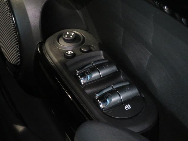 ＭＩＮＩ クーパーＳ　レゾリュート・エディション　特別仕様車　ワンオーナー　禁煙車　本革シート　シートヒーター　Ａｐｐｌｅ　ＣａｒＰｌａｙ　ドライブレコーダー　パーキングアシスト　車線逸脱警告　ランフラットタイヤ　障害物センサー（54枚目）