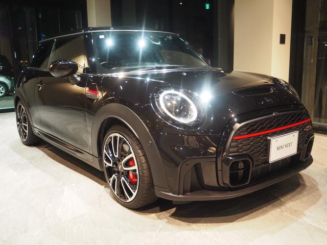 ＭＩＮＩ ジョンクーパーワークス　ジョンクーパーワークス　パーキングアシスト　車線逸脱警告　リヤビューカメラ　純正ナビ　アダプティブクルーズコントロール　障害物センサー　シートヒーター　ドライブレコーダー（4枚目）