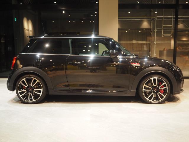 ＭＩＮＩ ジョンクーパーワークス　ジョンクーパーワークス　パーキングアシスト　車線逸脱警告　リヤビューカメラ　純正ナビ　アダプティブクルーズコントロール　障害物センサー　シートヒーター　ドライブレコーダー（5枚目）