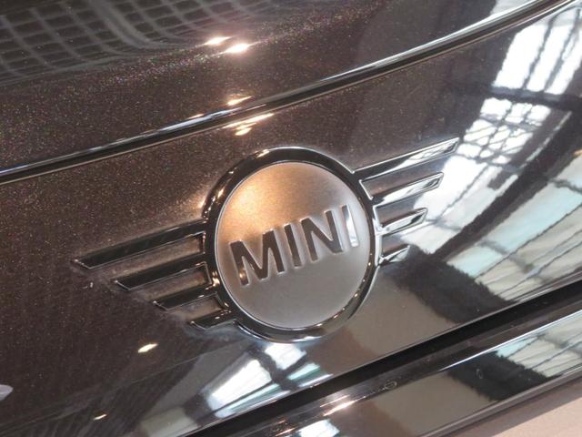 ＭＩＮＩ ジョンクーパーワークス　ジョンクーパーワークス　パーキングアシスト　車線逸脱警告　リヤビューカメラ　純正ナビ　アダプティブクルーズコントロール　障害物センサー　シートヒーター　ドライブレコーダー（10枚目）