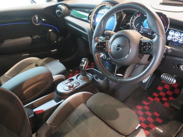 ＭＩＮＩ ジョンクーパーワークス　ジョンクーパーワークス　パーキングアシスト　車線逸脱警告　リヤビューカメラ　純正ナビ　アダプティブクルーズコントロール　障害物センサー　シートヒーター　ドライブレコーダー（13枚目）