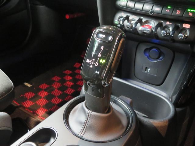 ＭＩＮＩ ジョンクーパーワークス　ジョンクーパーワークス　パーキングアシスト　車線逸脱警告　リヤビューカメラ　純正ナビ　アダプティブクルーズコントロール　障害物センサー　シートヒーター　ドライブレコーダー（24枚目）
