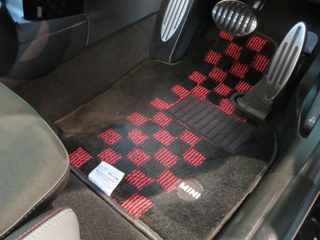 ＭＩＮＩ ジョンクーパーワークス　ジョンクーパーワークス　パーキングアシスト　車線逸脱警告　リヤビューカメラ　純正ナビ　アダプティブクルーズコントロール　障害物センサー　シートヒーター　ドライブレコーダー（41枚目）