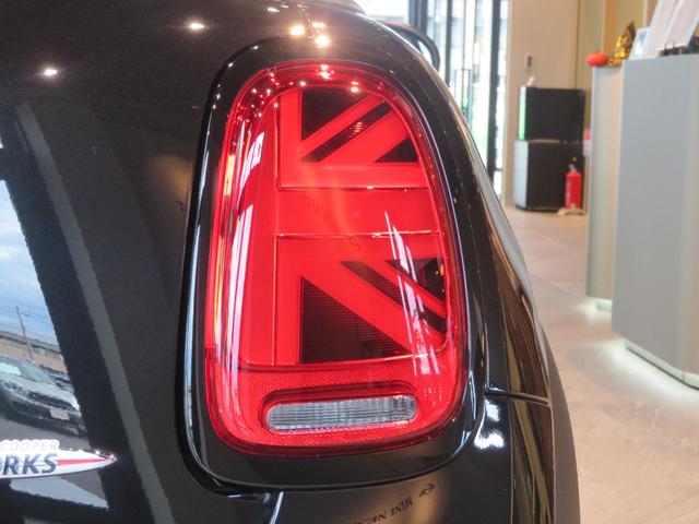 ＭＩＮＩ ジョンクーパーワークス　ジョンクーパーワークス　パーキングアシスト　車線逸脱警告　リヤビューカメラ　純正ナビ　アダプティブクルーズコントロール　障害物センサー　シートヒーター　ドライブレコーダー（67枚目）
