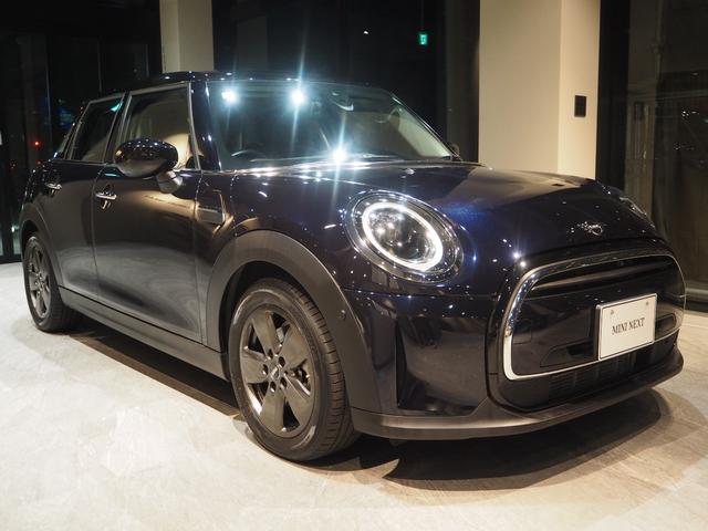 MINI クーパーDプレミアムプラスパッケージクラシックトリム ワンオーナー 禁煙車 ディーゼル車 パーキングアシスト レーンキープアシスト リヤビューカメラ シートヒーター アダプティブクルーズコントロール オートライト Apple CarPlay(4枚目)
