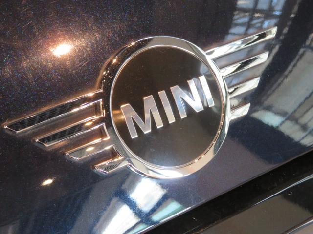 MINI クーパーDプレミアムプラスパッケージクラシックトリム ワンオーナー 禁煙車 ディーゼル車 パーキングアシスト レーンキープアシスト リヤビューカメラ シートヒーター アダプティブクルーズコントロール オートライト Apple CarPlay(10枚目)