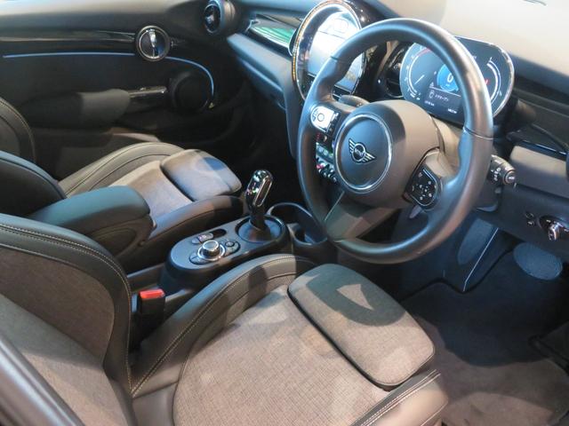 MINI クーパーDプレミアムプラスパッケージクラシックトリム ワンオーナー 禁煙車 ディーゼル車 パーキングアシスト レーンキープアシスト リヤビューカメラ シートヒーター アダプティブクルーズコントロール オートライト Apple CarPlay(19枚目)
