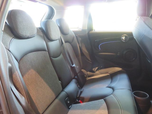 MINI クーパーDプレミアムプラスパッケージクラシックトリム ワンオーナー 禁煙車 ディーゼル車 パーキングアシスト レーンキープアシスト リヤビューカメラ シートヒーター アダプティブクルーズコントロール オートライト Apple CarPlay(21枚目)