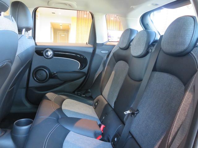 MINI クーパーDプレミアムプラスパッケージクラシックトリム ワンオーナー 禁煙車 ディーゼル車 パーキングアシスト レーンキープアシスト リヤビューカメラ シートヒーター アダプティブクルーズコントロール オートライト Apple CarPlay(28枚目)