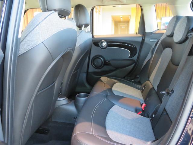 MINI クーパーDプレミアムプラスパッケージクラシックトリム ワンオーナー 禁煙車 ディーゼル車 パーキングアシスト レーンキープアシスト リヤビューカメラ シートヒーター アダプティブクルーズコントロール オートライト Apple CarPlay(29枚目)