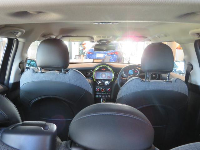 MINI クーパーDプレミアムプラスパッケージクラシックトリム ワンオーナー 禁煙車 ディーゼル車 パーキングアシスト レーンキープアシスト リヤビューカメラ シートヒーター アダプティブクルーズコントロール オートライト Apple CarPlay(32枚目)