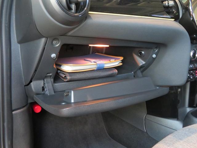 MINI クーパーDプレミアムプラスパッケージクラシックトリム ワンオーナー 禁煙車 ディーゼル車 パーキングアシスト レーンキープアシスト リヤビューカメラ シートヒーター アダプティブクルーズコントロール オートライト Apple CarPlay(54枚目)