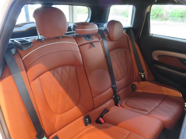 MINI ジョンクーパーワークス クラブマン ジョンクーパーワークス シートヒーター レーンキープアシスト リアビューカメラ アダプティブクルーズコントロール 障害物センサー 観音開きテールゲート 純正パドルシフト付ステアリング 4輪駆動(17枚目)