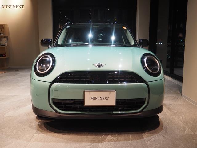 MINI クーパーC クラシック・トリム アダプティブクルーズコントロール アラウンドビューモニター パーキングアシスト レーンキープアシスト シートヒーター ステアリングヒーター オートマチックホールド Apple CarPlay 純正ナビ(2枚目)