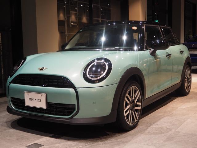 MINI クーパーC クラシック・トリム アダプティブクルーズコントロール アラウンドビューモニター パーキングアシスト レーンキープアシスト シートヒーター ステアリングヒーター オートマチックホールド Apple CarPlay 純正ナビ(9枚目)