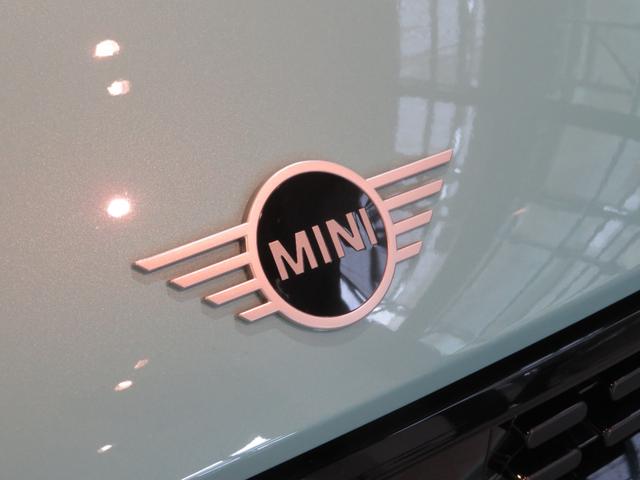 MINI クーパーC クラシック・トリム アダプティブクルーズコントロール アラウンドビューモニター パーキングアシスト レーンキープアシスト シートヒーター ステアリングヒーター オートマチックホールド Apple CarPlay 純正ナビ(11枚目)