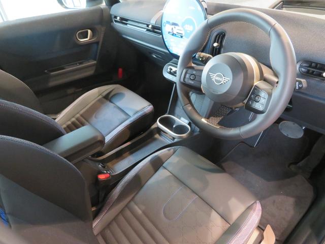 MINI クーパーC クラシック・トリム アダプティブクルーズコントロール アラウンドビューモニター パーキングアシスト レーンキープアシスト シートヒーター ステアリングヒーター オートマチックホールド Apple CarPlay 純正ナビ(13枚目)