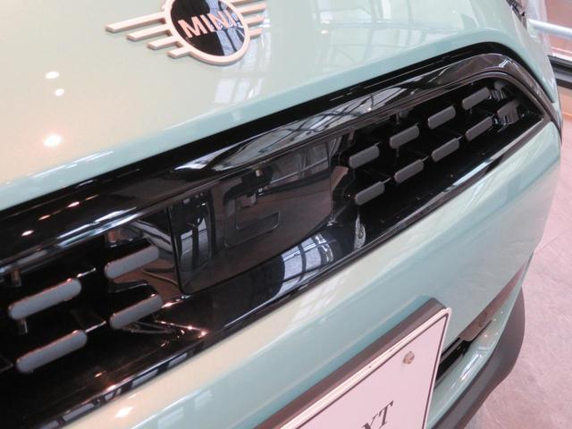 MINI クーパーC クラシック・トリム アダプティブクルーズコントロール アラウンドビューモニター パーキングアシスト レーンキープアシスト シートヒーター ステアリングヒーター オートマチックホールド Apple CarPlay 純正ナビ(60枚目)