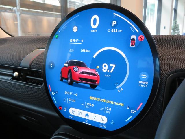 ＭＩＮＩ クーパーＣ　クラシック・トリム　禁煙車　アダプティブクルーズコントロール　全周囲カメラ　純正ナビ　シートヒーター　ステアリングヒーター　純正１７インチアロイホイール　レーンキープアシスト　パーキングアシスト（12枚目）