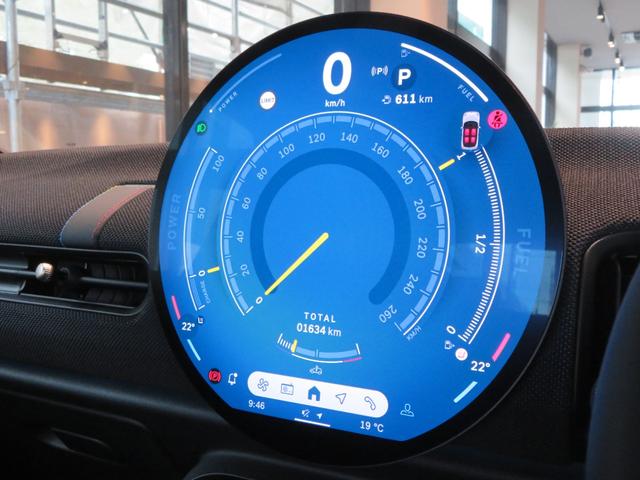 ＭＩＮＩ クーパーＣ　クラシック・トリム　禁煙車　アダプティブクルーズコントロール　全周囲カメラ　純正ナビ　シートヒーター　ステアリングヒーター　純正１７インチアロイホイール　レーンキープアシスト　パーキングアシスト（21枚目）