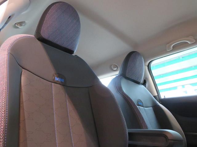 ＭＩＮＩ クーパーＣ　クラシック・トリム　禁煙車　アダプティブクルーズコントロール　全周囲カメラ　純正ナビ　シートヒーター　ステアリングヒーター　純正１７インチアロイホイール　レーンキープアシスト　パーキングアシスト（28枚目）