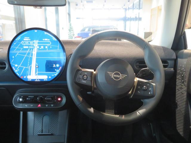 ＭＩＮＩ クーパーＣ　クラシック・トリム　禁煙車　アダプティブクルーズコントロール　全周囲カメラ　純正ナビ　シートヒーター　ステアリングヒーター　純正１７インチアロイホイール　レーンキープアシスト　パーキングアシスト（30枚目）