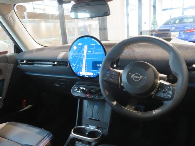 ＭＩＮＩ クーパーＣ　クラシック・トリム　禁煙車　アダプティブクルーズコントロール　全周囲カメラ　純正ナビ　シートヒーター　ステアリングヒーター　純正１７インチアロイホイール　レーンキープアシスト　パーキングアシスト（31枚目）