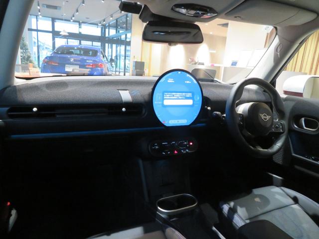 ＭＩＮＩ クーパーＣ　クラシック・トリム　禁煙車　アダプティブクルーズコントロール　全周囲カメラ　純正ナビ　シートヒーター　ステアリングヒーター　純正１７インチアロイホイール　レーンキープアシスト　パーキングアシスト（36枚目）