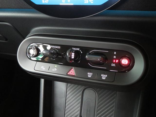 ＭＩＮＩ クーパーＣ　クラシック・トリム　禁煙車　アダプティブクルーズコントロール　全周囲カメラ　純正ナビ　シートヒーター　ステアリングヒーター　純正１７インチアロイホイール　レーンキープアシスト　パーキングアシスト（37枚目）